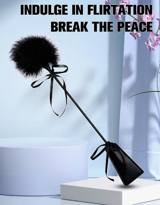 BDSM LATIGO DE CASTIGO CON PLUMAS