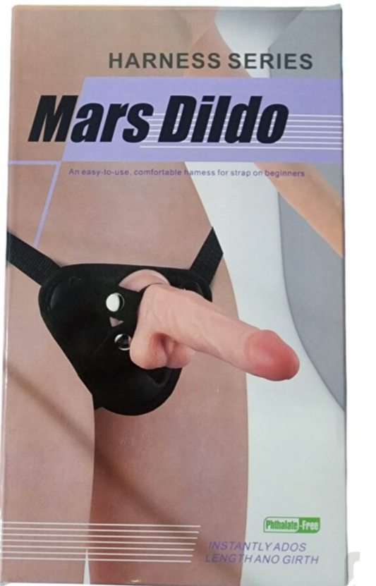 EL PRIMER IMPACTO – ARNÉS CON DILDO PARA PRINCIPIANTES