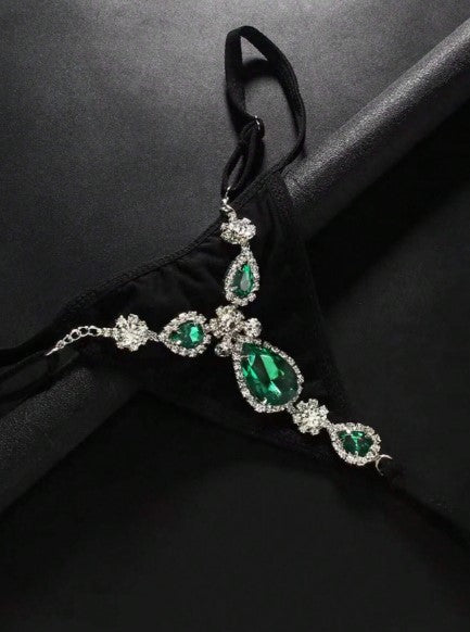 PANTY HILO NEGRO CON DETALLE DE PIEDRAS