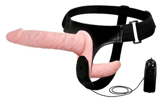 ARNÉS DOBLE VIBRADOR CON CONTROL REMOTO – AJUSTABLE Y REALISTA
