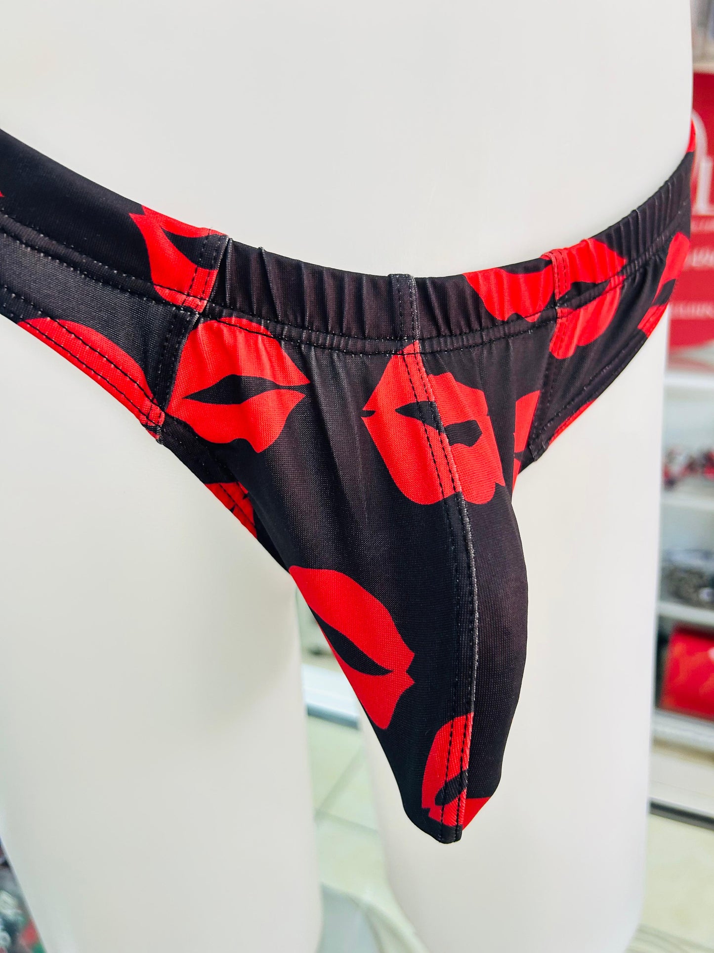 🖤 CALZONCILLO MASCULINO SEXY CON ESTAMPADO DE BESOS – ATREVIDO Y PROVOCADOR