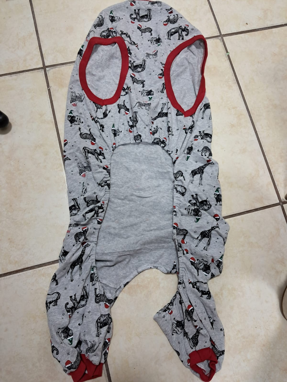 🐾 PIJAMA NAVIDEÑA GRIS CON ANIMALES PARA MASCOTAS XL