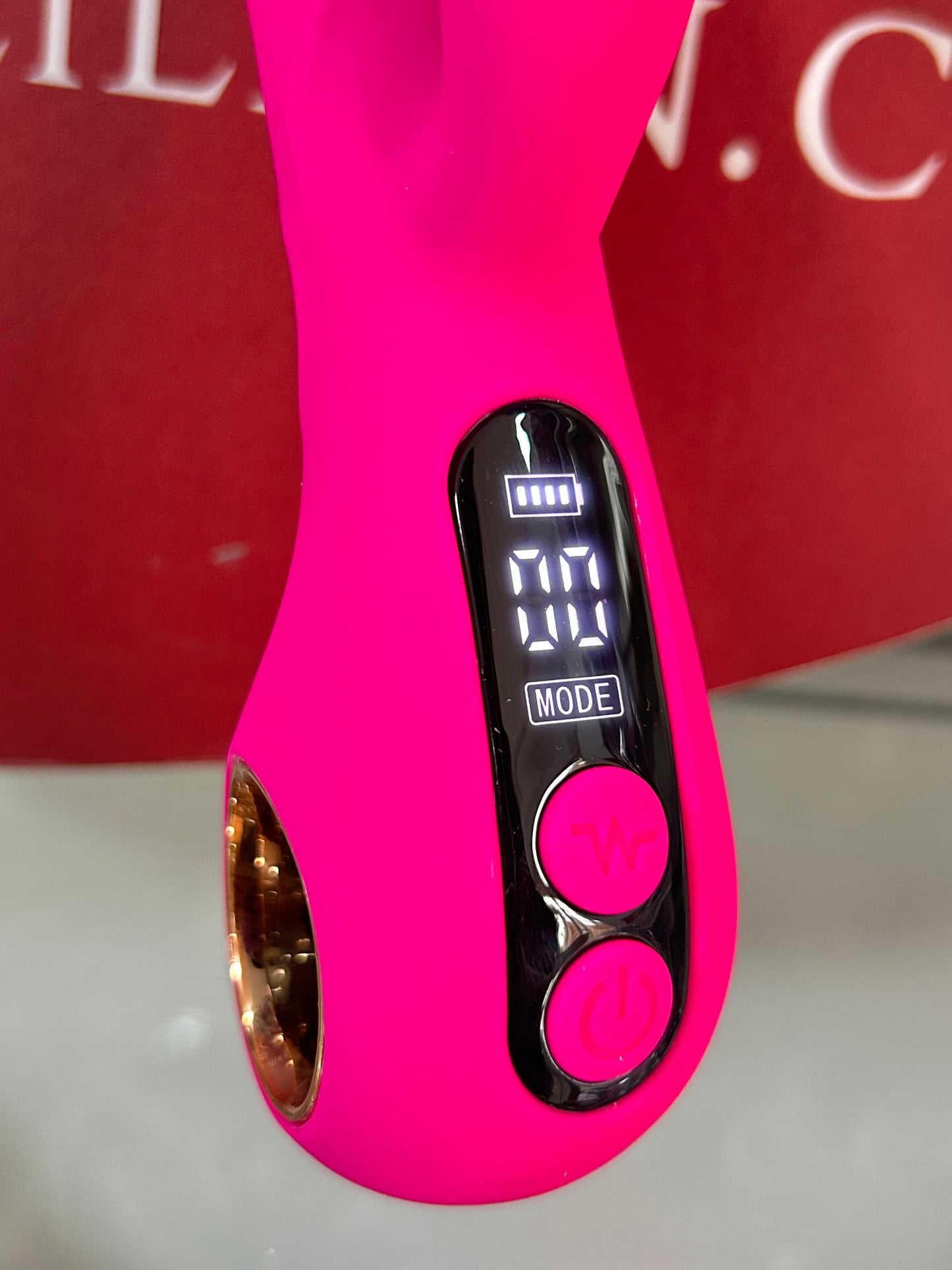 VIBRADOR CONEJO RECARGABLE CON PANTALLA DIGITAL – DOBLE ESTIMULACIÓN