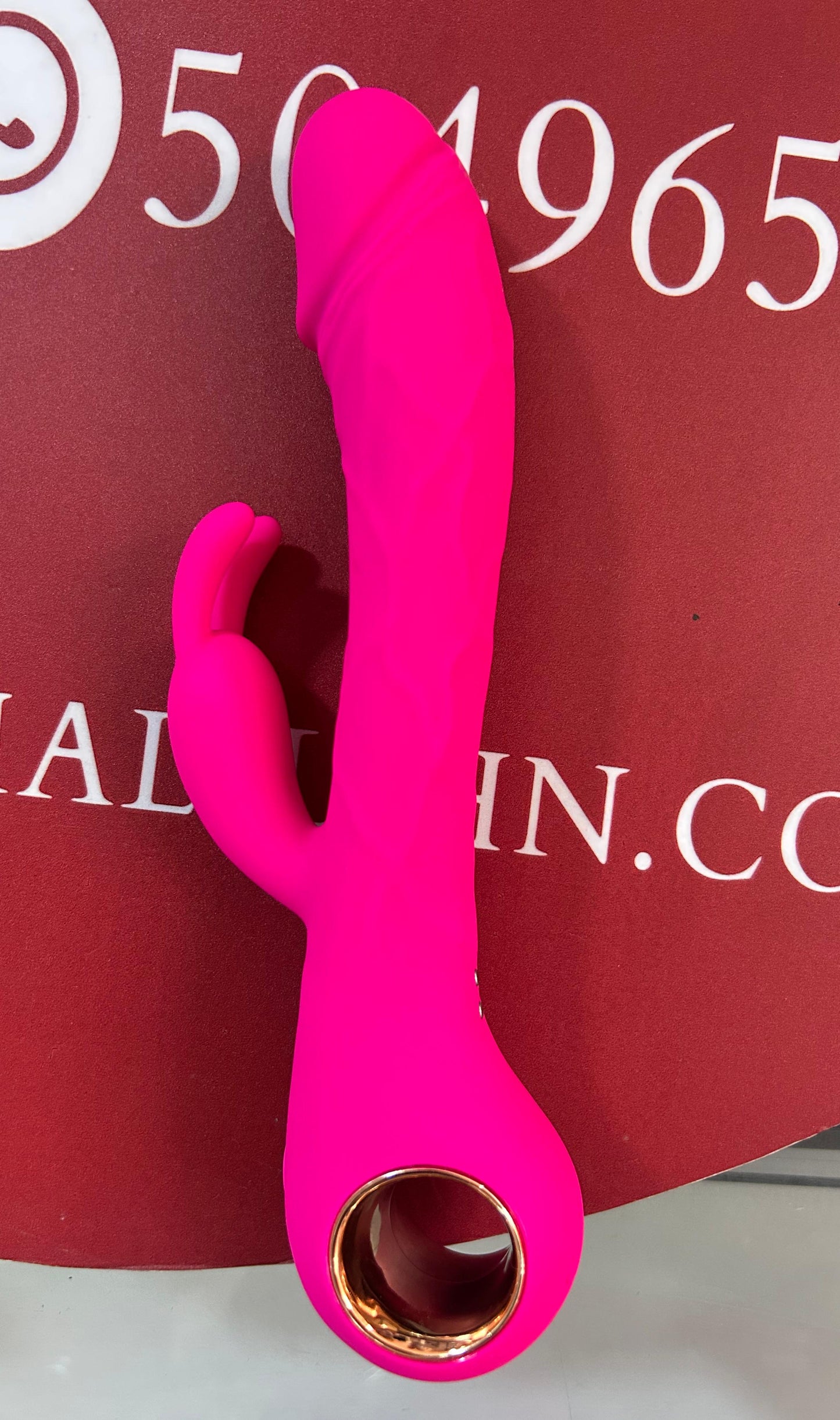VIBRADOR CONEJO RECARGABLE CON PANTALLA DIGITAL – DOBLE ESTIMULACIÓN