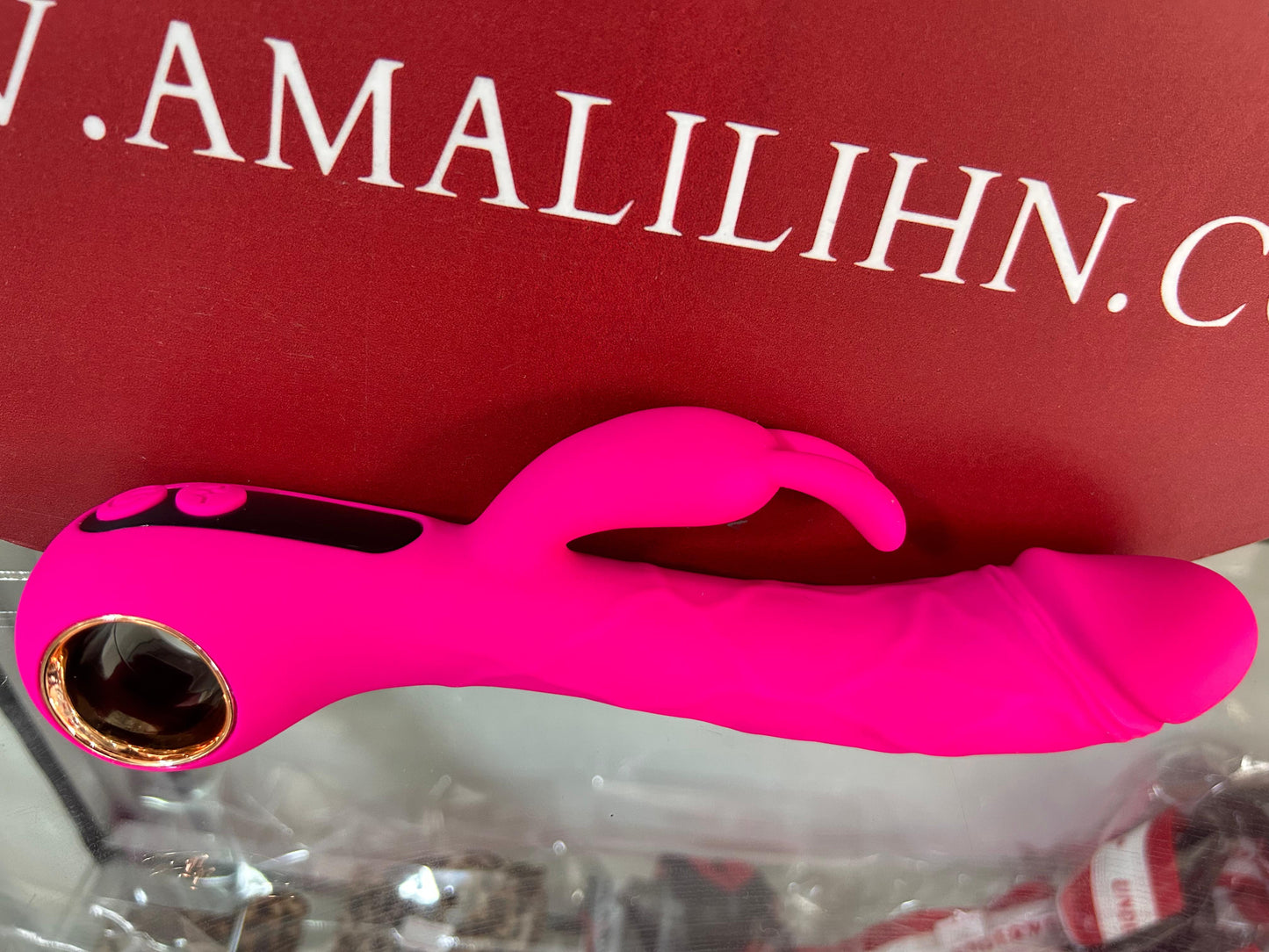 VIBRADOR CONEJO RECARGABLE CON PANTALLA DIGITAL – DOBLE ESTIMULACIÓN
