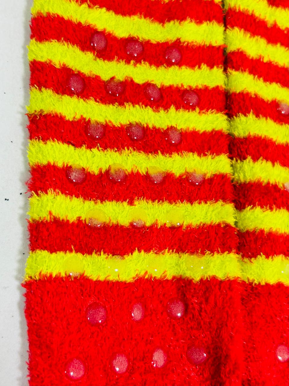 🧦 CALCETINES NAVIDEÑOS GRINCH ANTIDESLIZANTES RAYAS – ADULTO