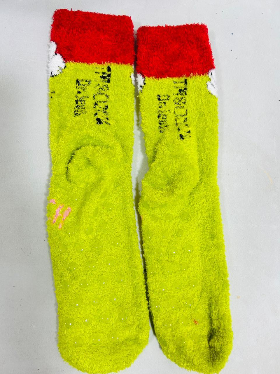 💚 CALCETINES “THE GRINCH” CON ANTIDESLIZANTE – NIÑO
