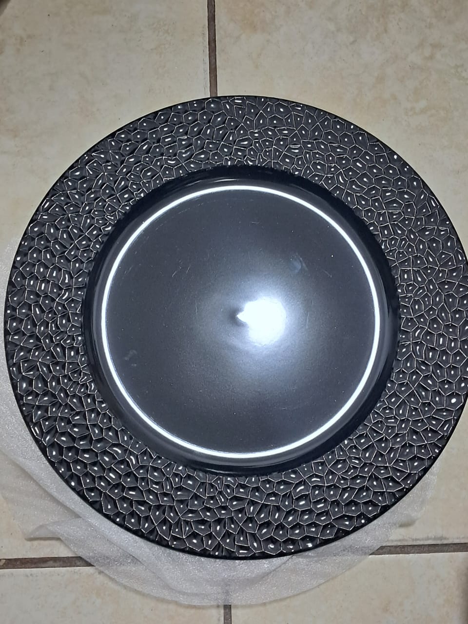 ✨ PLATOS BASE DECORATIVOS NAVIDEÑOS – METÁLICOS Y ROJO CLÁSICO