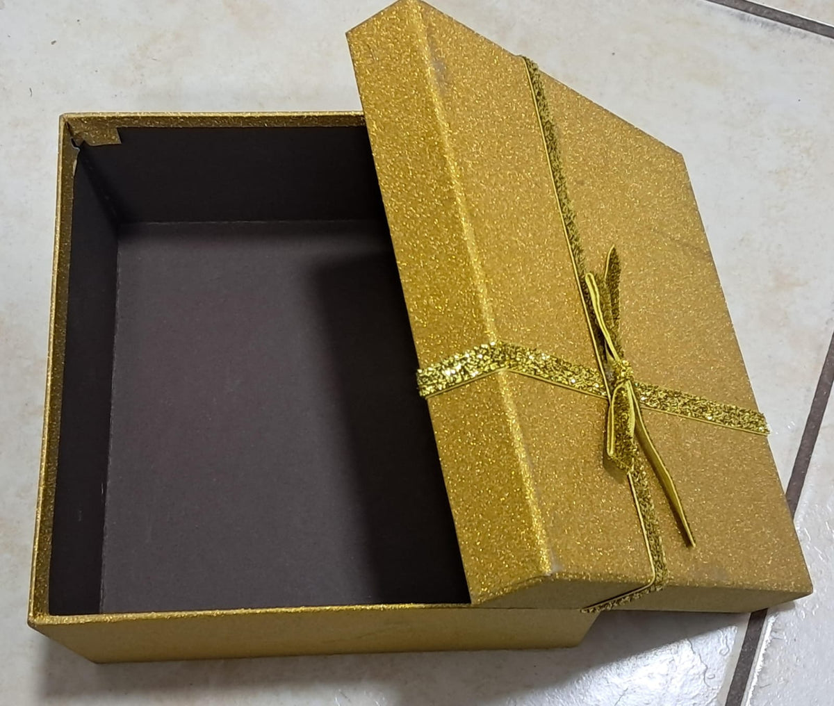 ✨ CAJAS DE REGALO DORADAS CON BRILLO Y LAZO