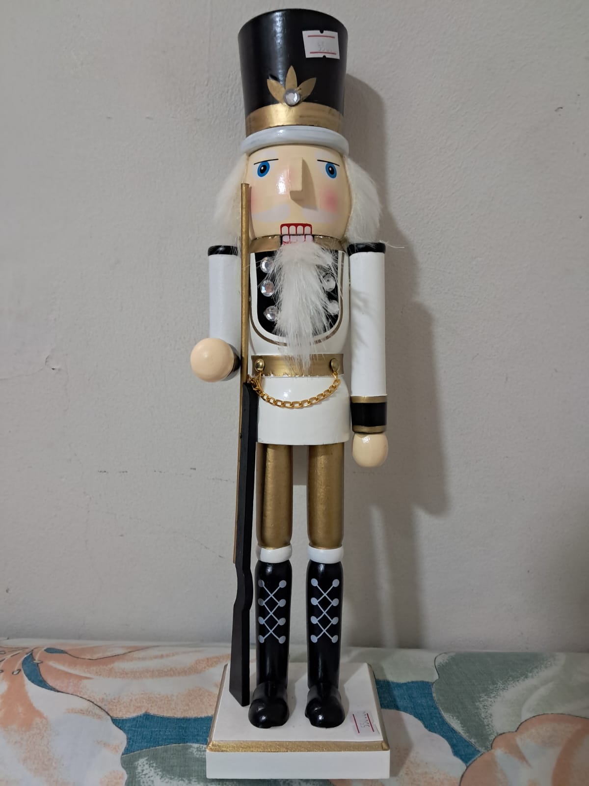 🤴 CASCANUECES DECORATIVOS BLANCO Y DORADO