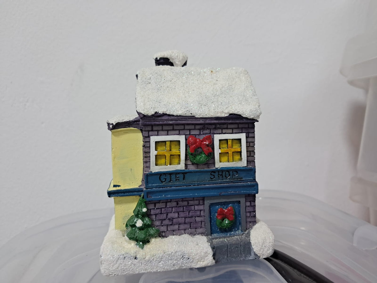 🏠 CASITA NAVIDEÑA “GIFT SHOP” CON NIEVE DECORATIVA