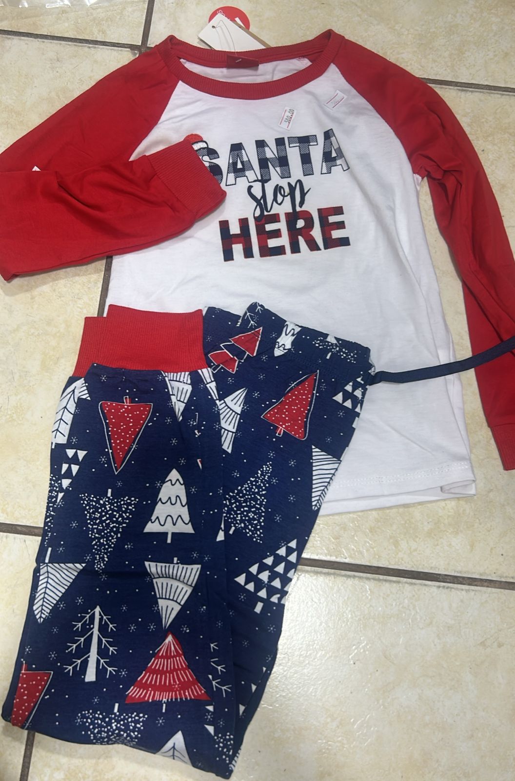 ❤️ PIJAMA NAVIDEÑA INFANTIL “SANTA STOP HERE” – 6 AÑOS