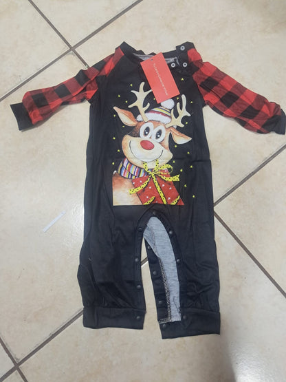 PIJAMAS FAMILIARES Y MAMELUCO NAVIDEÑO RENO ROJO Y NEGRO – AMALILI 2024