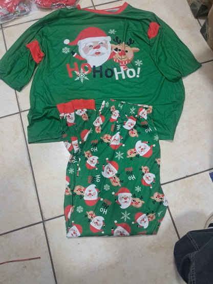 PIJAMA NAVIDEÑA VERDE “HO HO HO” CON SANTA Y RENO – AMALILI 2024