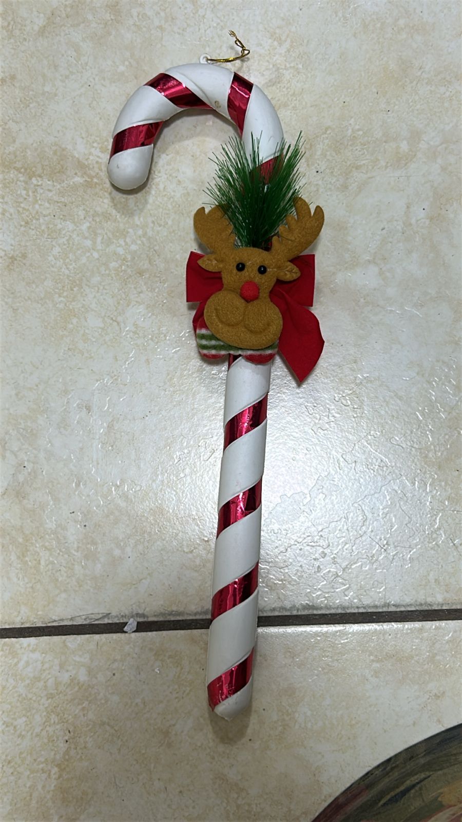 BASTÓN NAVIDEÑO DECORATIVO CON RENITO Y LAZO ROJO – ADORNO DE NAVIDAD