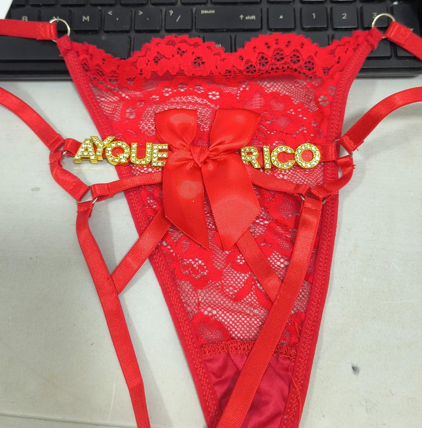 PANTY CON FRASE CALIENTE ABIERTO DEL TRASERO