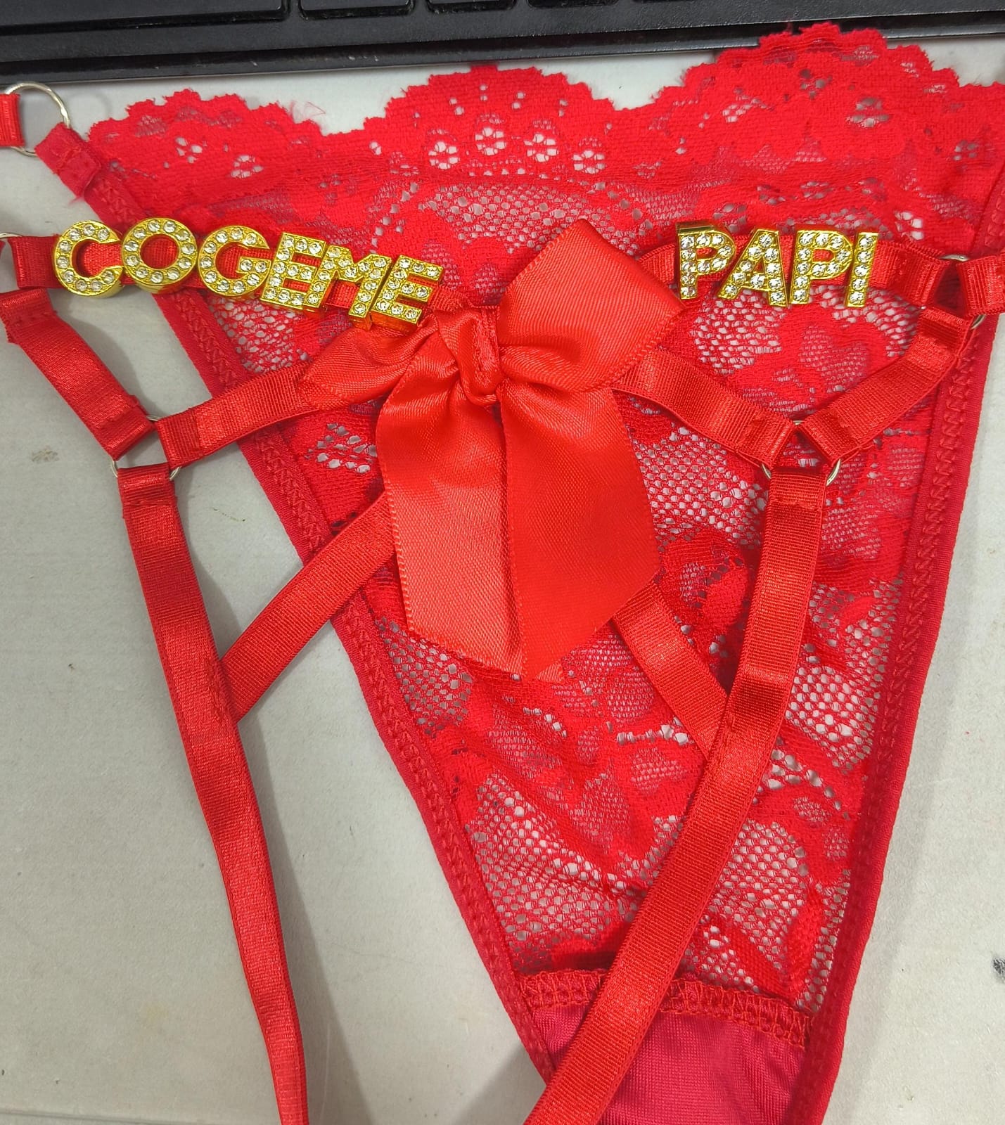 PANTY CON FRASE CALIENTE ABIERTO DEL TRASERO