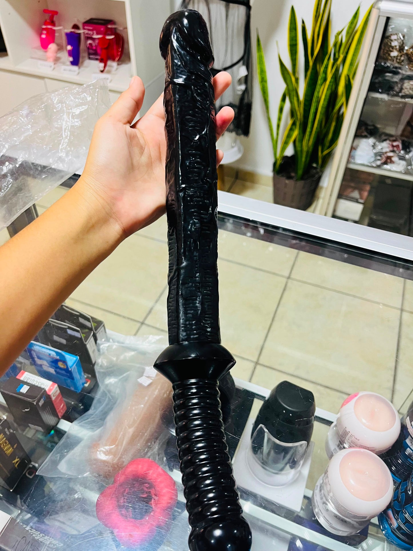 Dildo de  Penetración Titan XL™ con Mango Ergonómico y Ventosa