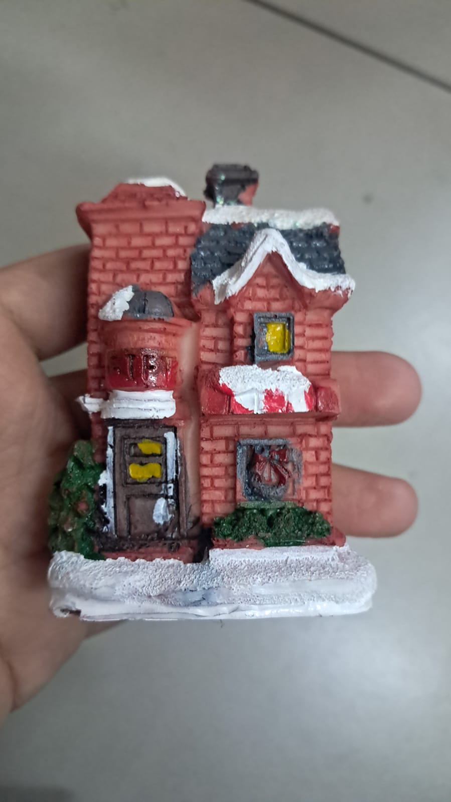 🏠 CASITA NAVIDEÑA “GIFT SHOP” CON NIEVE DECORATIVA